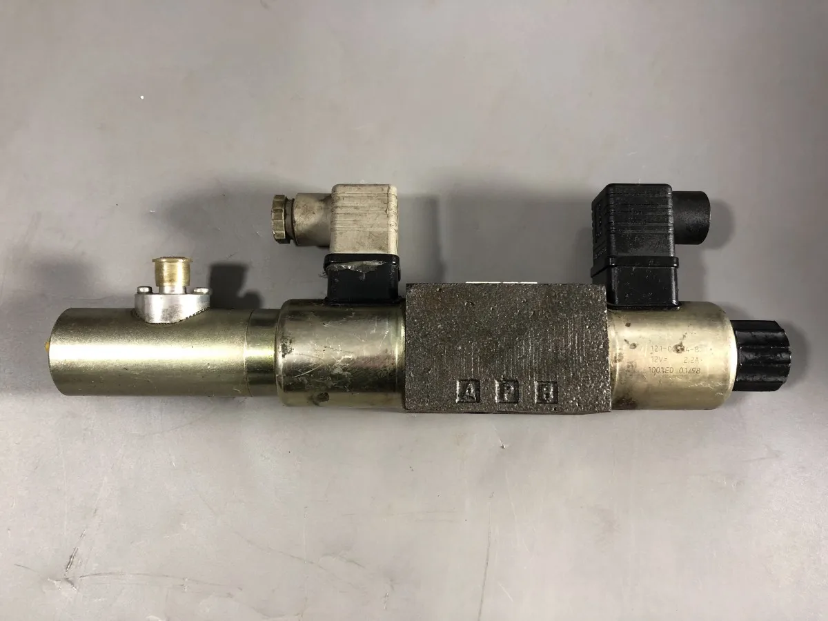 Parker Denison Hydraulic Valves 4DP01-3T02F30-03B1-G12-C1 026 57009 0 12V= 2,2A in Stock 121-00814-8 SOLENOID COIL VOLTAGE 12V