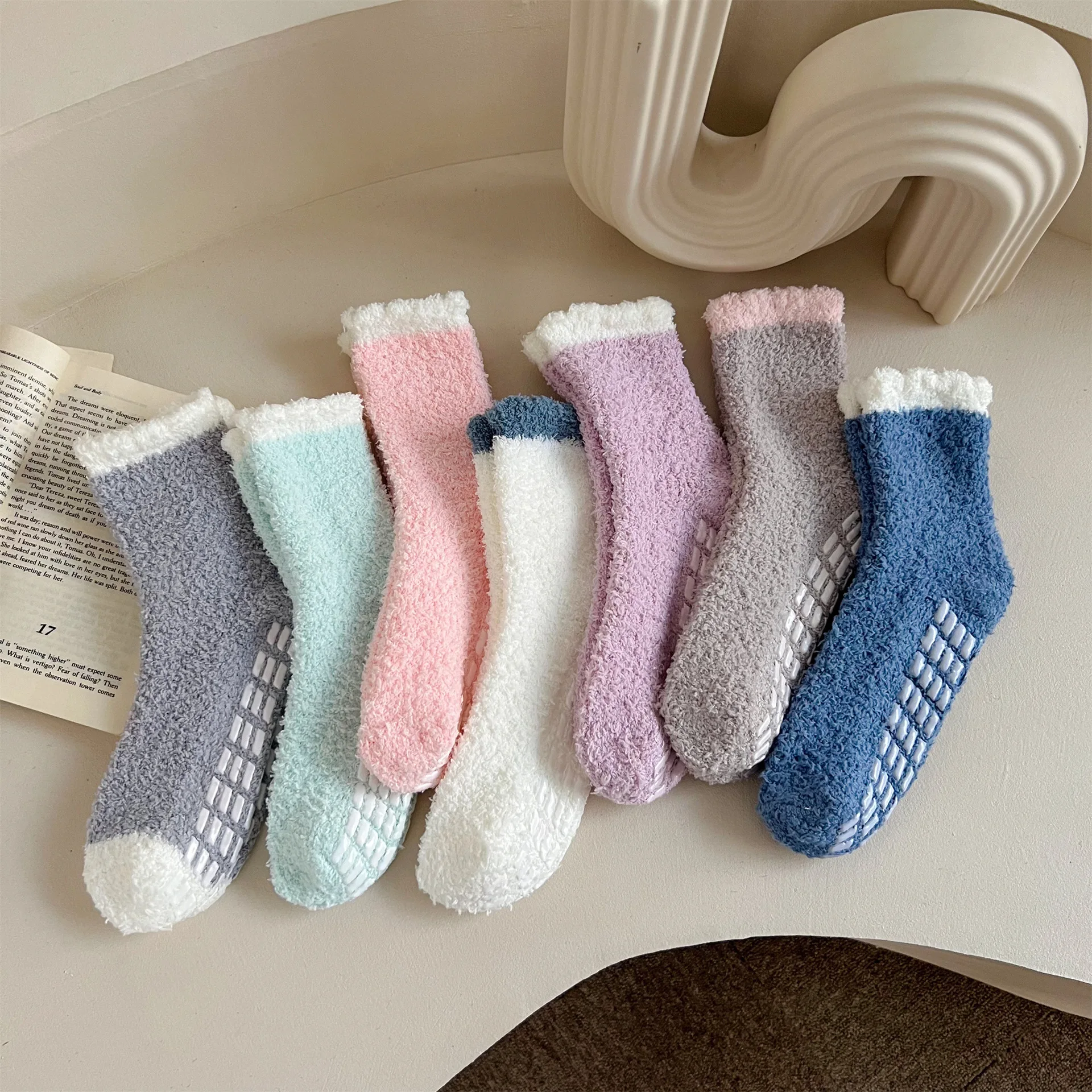 Women's Autumn Winter Socks Coral Velvet Socks Mid Tube Socks Non-slip Midtube Sock Solid Color Simple Sock Thick Warm Stockings
