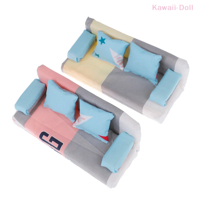 1 Set zufälliges kleines Sofa aus Stoff mit Blumenmuster und 2 Kissen, Möbelset, Puppenhaus-Zubehör