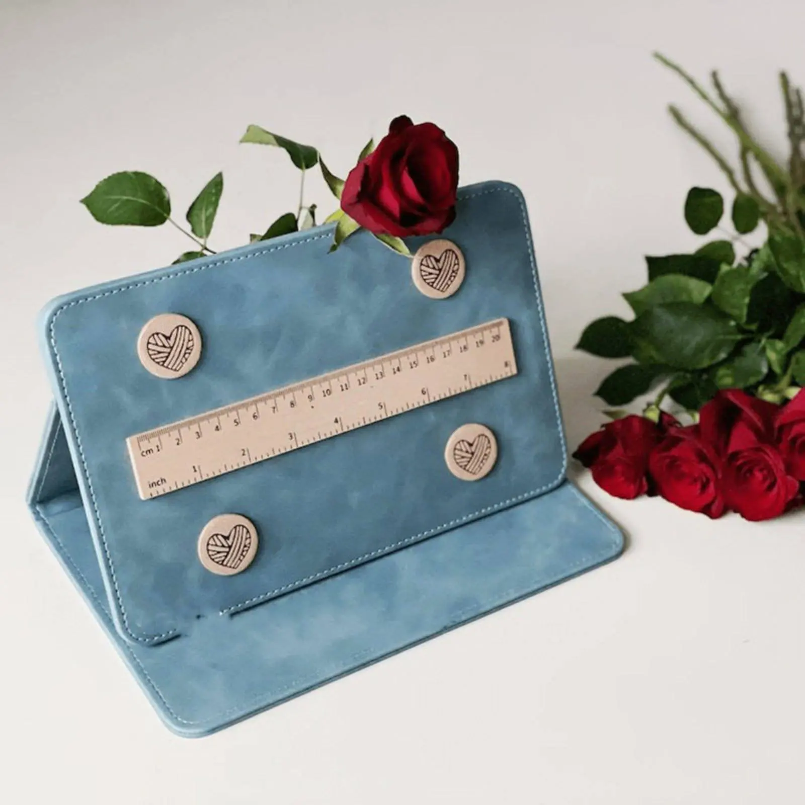 Support pliable pour organiser les patrons de tricot avec pièces magnétiques et règle intégrée – Attrayant et pratique