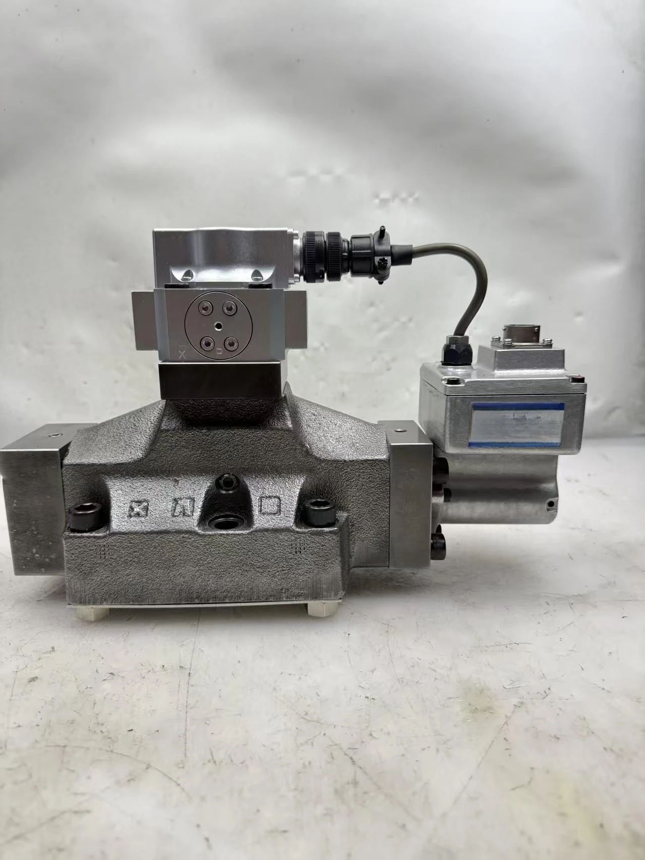 Proportional Servo Valve ESHG Series ESHG-06-2-320-ET-1009 ESHG-06-320-ET-1012 Hydraulic Valve