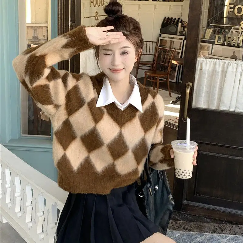 

Japanese Retro Diamond Grid V-neck Sweater for Women Thick Outer Layer Loose Imitation Rabbit Fur French Short Knitted Top