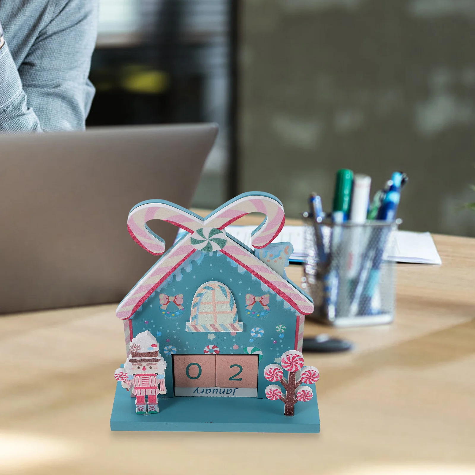 

2025 Christmas Wooden Calendar Desktop Decoration Nutcracker Soldier Design Countdown Block for Home Office Table Holiday Advent