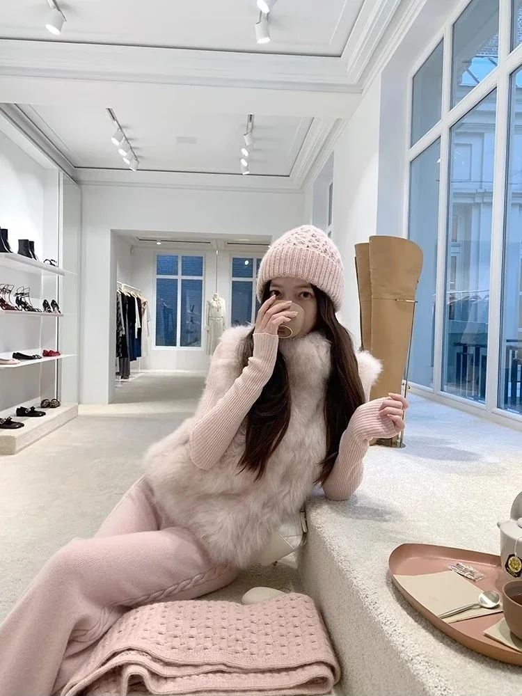 

Stylish Winter Cape Luxury Faux Fur Cape with Voluminous Drop Shoulder Non Slip Adjustable Hood for Women's Everyday Wear