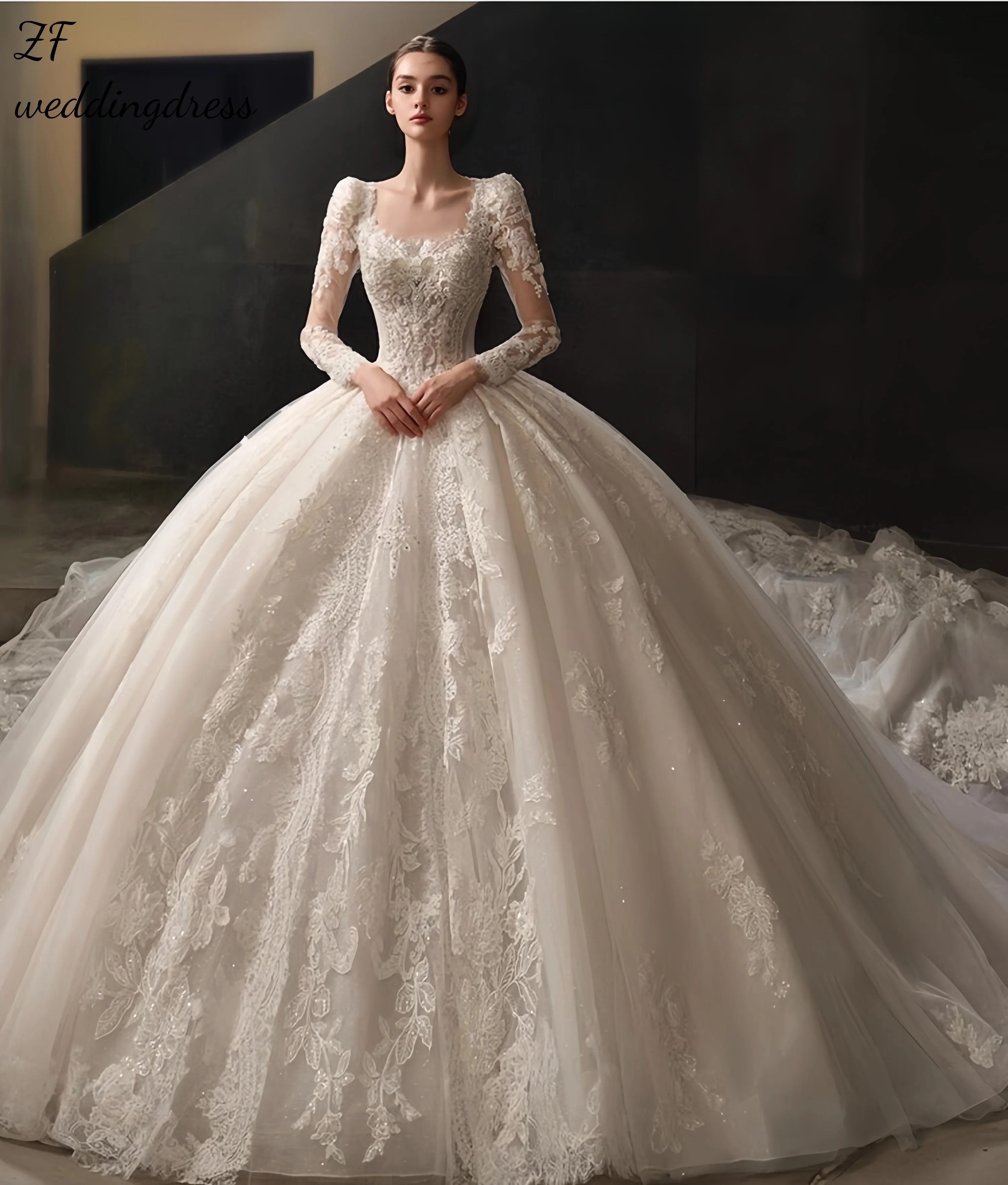 

Роскошное свадебное платье из бисера с кружевной аппликацией на заказ и элитным ощущением для приветственных гостей и выхода.