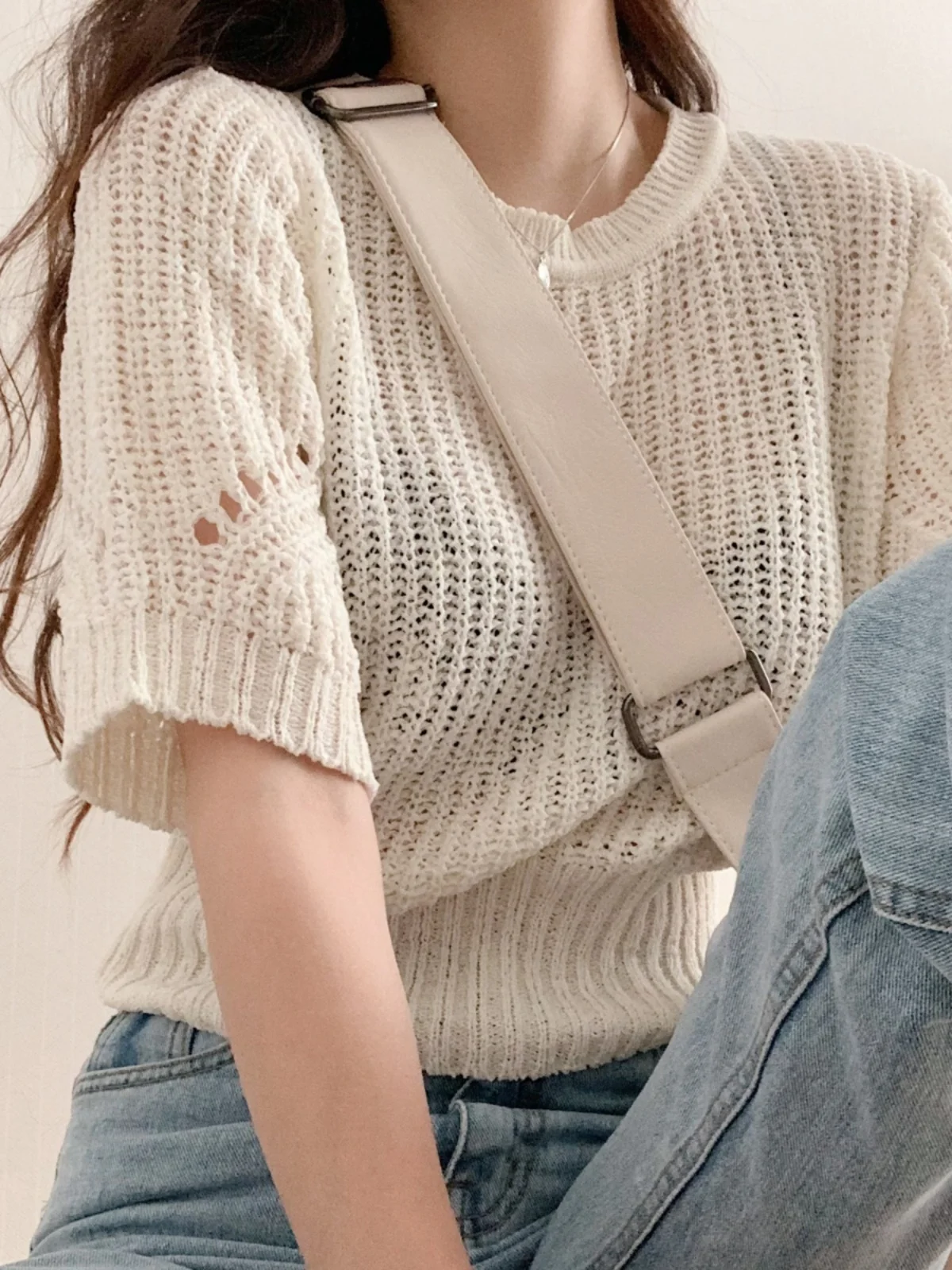 Chique verão oco para fora ort sve malha gelo seda fina redonda ne cor feminino topo coreano sle bolha sve camisola