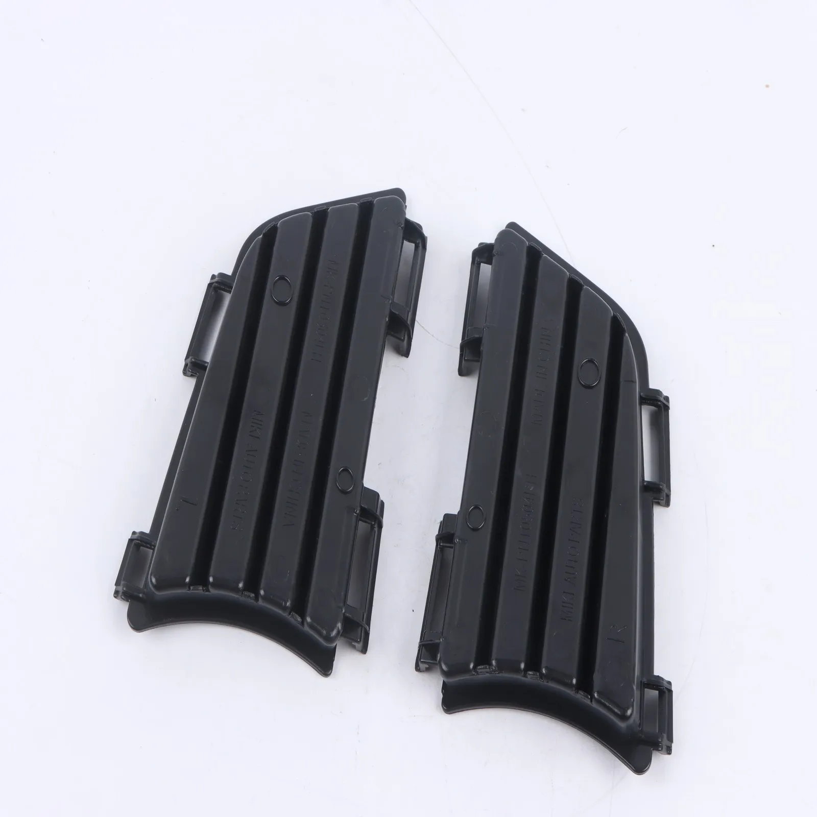 

1Pair Front Bumper Lower Fog Light Cover 88974247 88974246 For 2005-2008 Pontiac Vibe