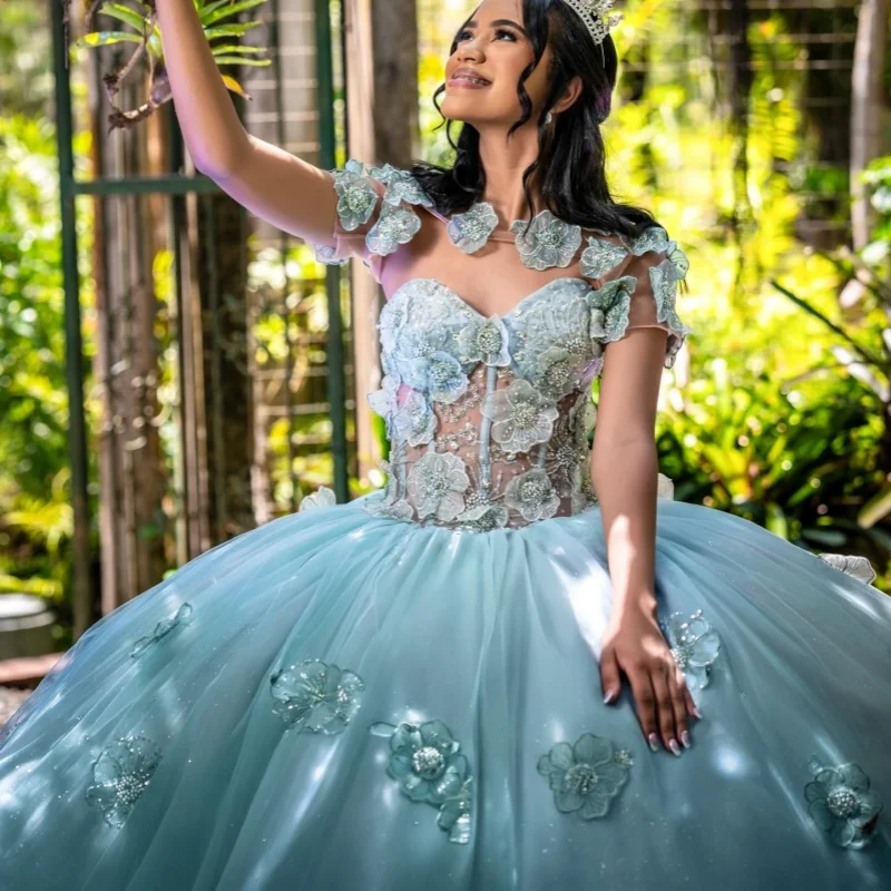 

Платье для квинсеаньеры Haze Blue с открытыми плечами, кристаллами, 3D цветочными аппликациями, кружевом, длинным шлейфом и бантом, vestidos de 15 Quinceanera ﻿ Настройте на свой вкус