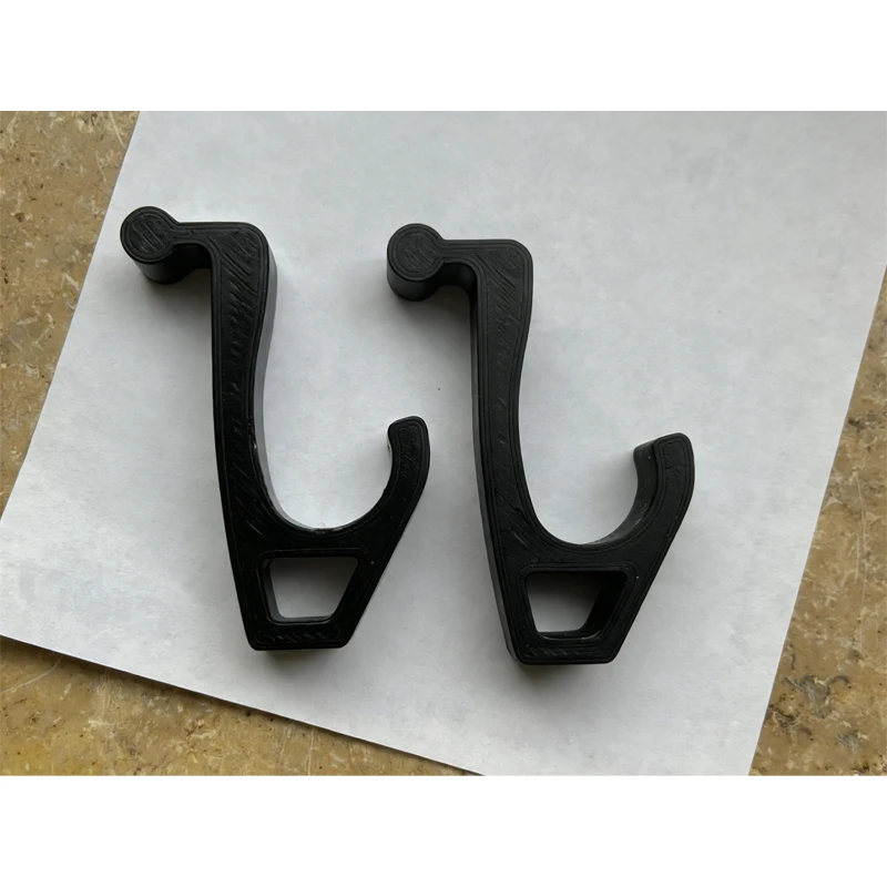 

Крюки Thule для автодомов и кемперов: прочные конструкции, которые легко вставляются в интегрированные направляющие Keder многих автодомов и кемперов.