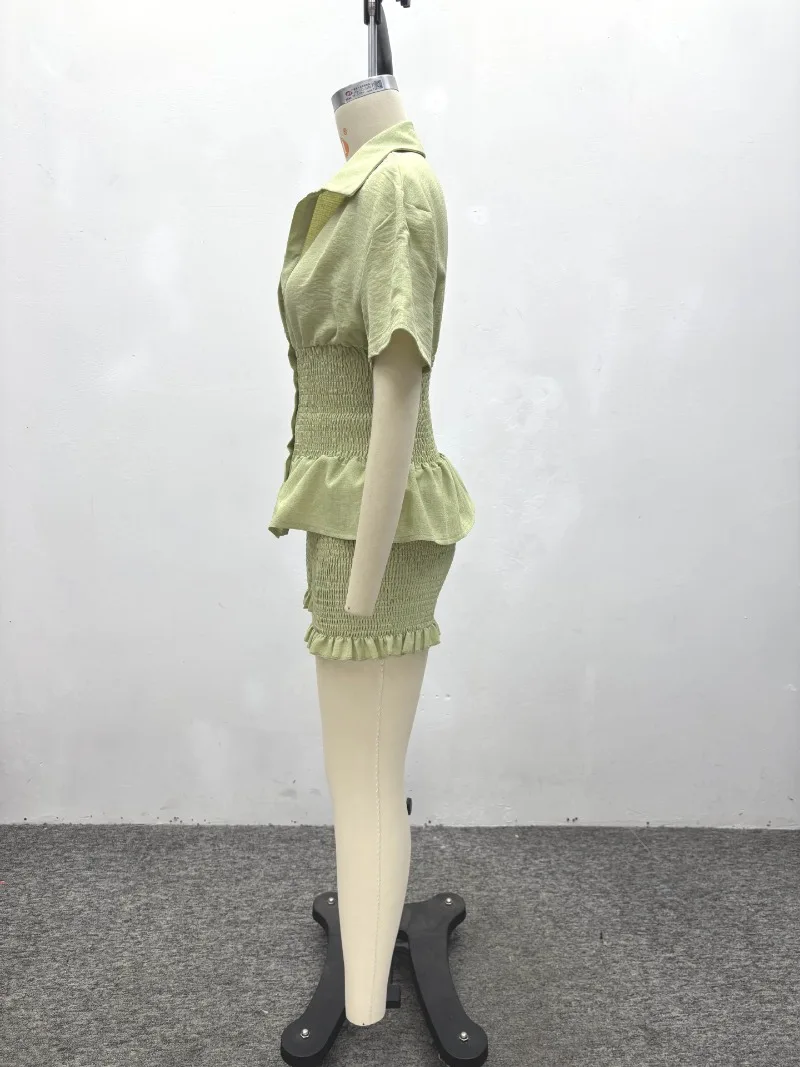 Afrikanisches Damen-Zweiteiler-Set: Kurzarm-Peplum-Shirt mit Rüschensaum und High-Waist-Shorts – Sommerliches Freizeit-Kombi-Outfit – Detail 9