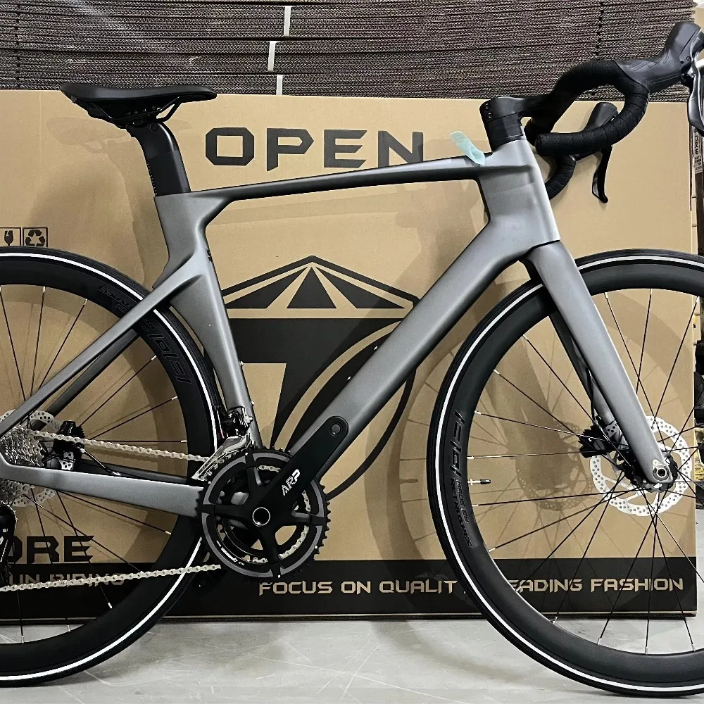 

Lightweight R10 Pro 22 Speed Racing Road Bike Carbon Fiber with Disc Brake Carbon Fiber Wind-Breaking Riding Feature