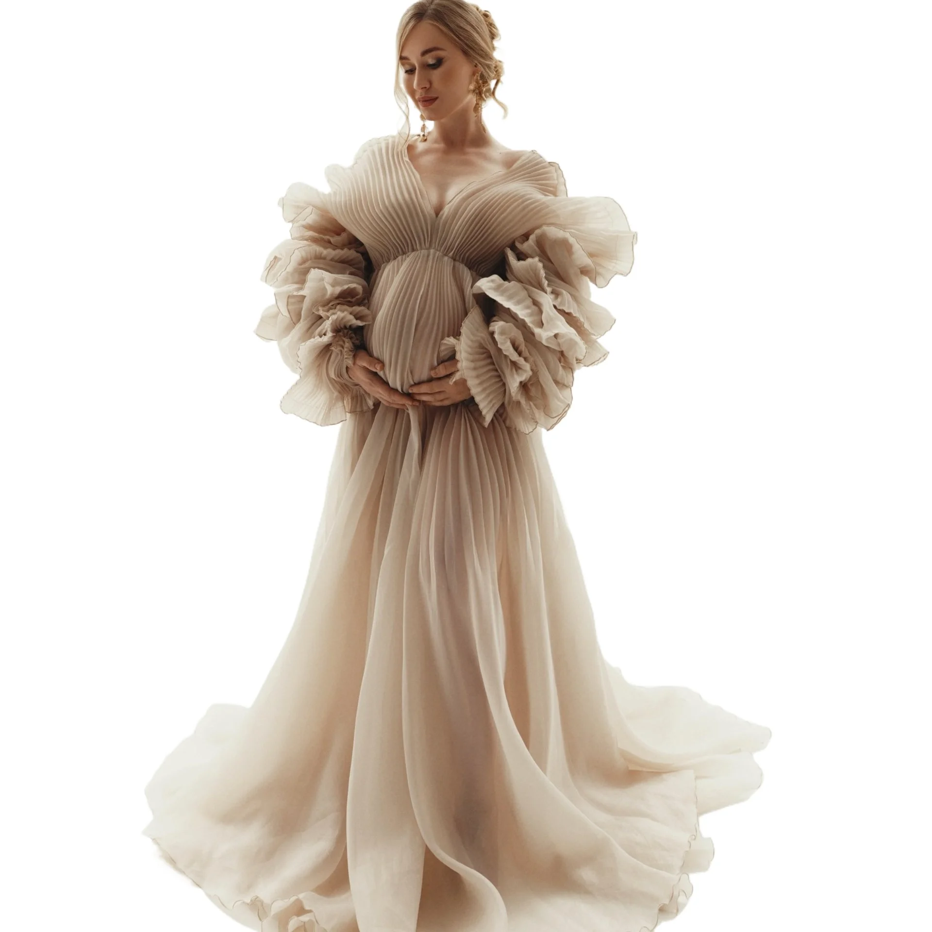 NONE Robe de maternité rose nude à épaules dénudées et col en V, longue robe plissée en mousseline avec manches à volants pour mariage et soirée, collection grossesse 2026 3