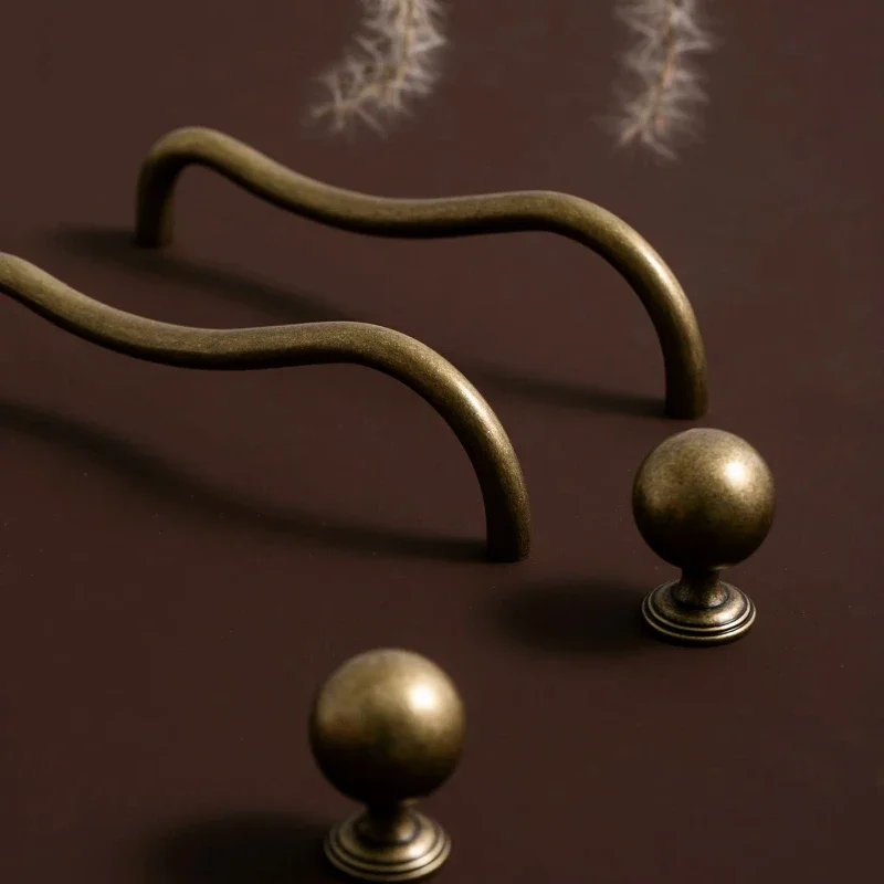 Bronze Irregular Cabinet Long Pull Creative Brass Cabinet Door Handle Strip Thin Handle European Personalized Shoe Cabinet Knobs
