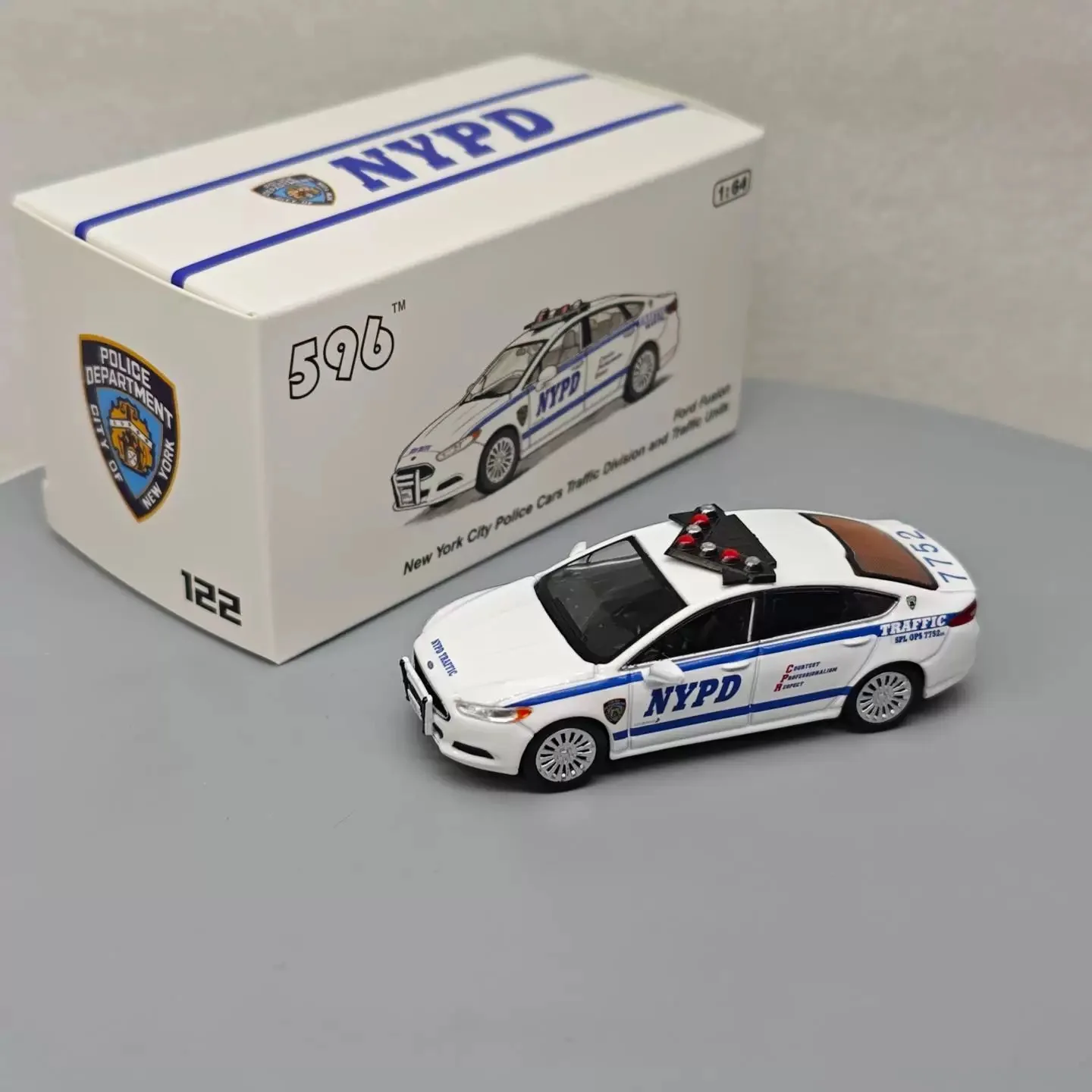 ミニカー GOC 1/64 CVPI & Suburban GOC 1/64 CVPI & Suburban 3台セット GOC NYPD Chevy Suburban ￼and