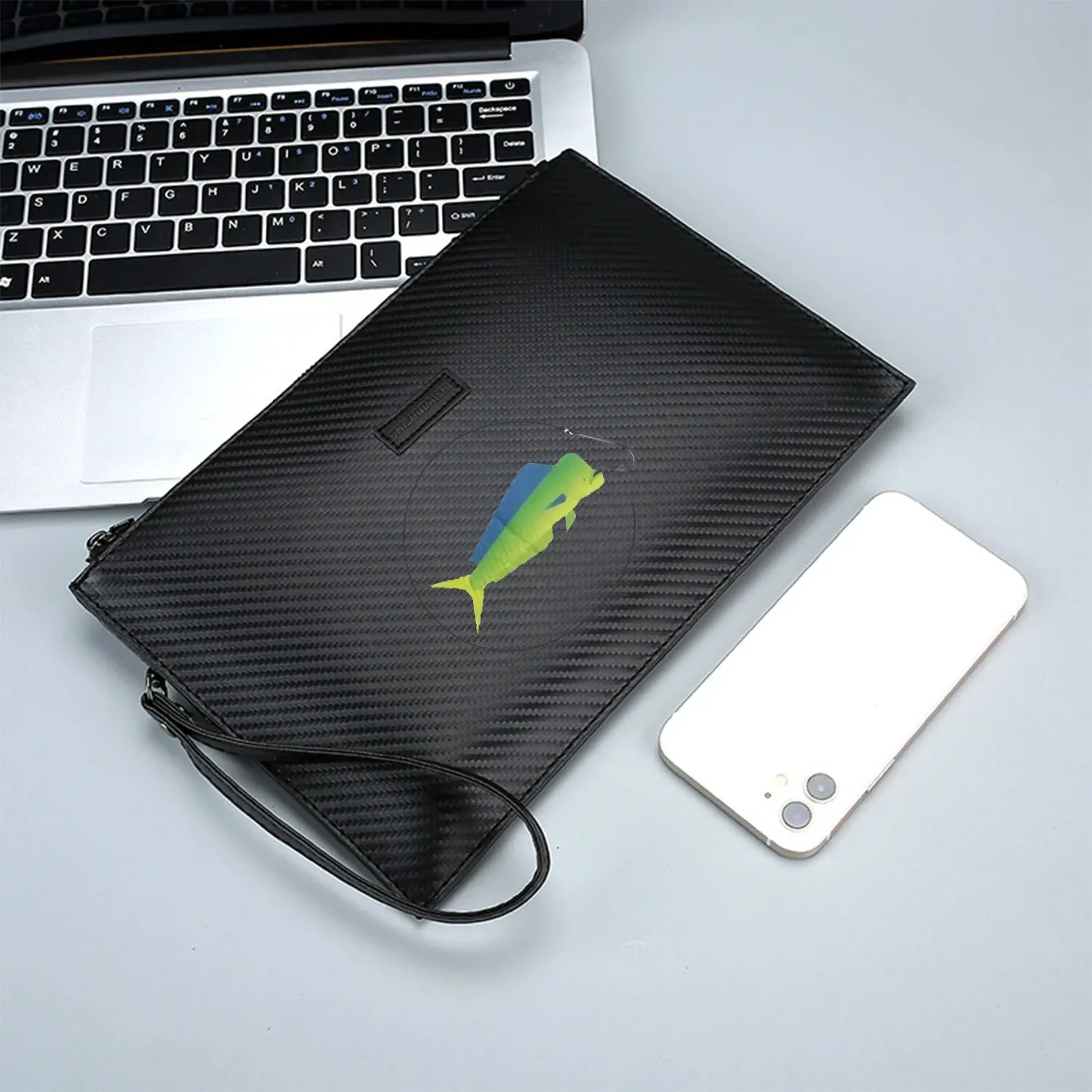 Amo da pesca su sfondo nero Elegante borsa da uomo in PU stampato Alla moda e pratica per il trasporto quotidiano