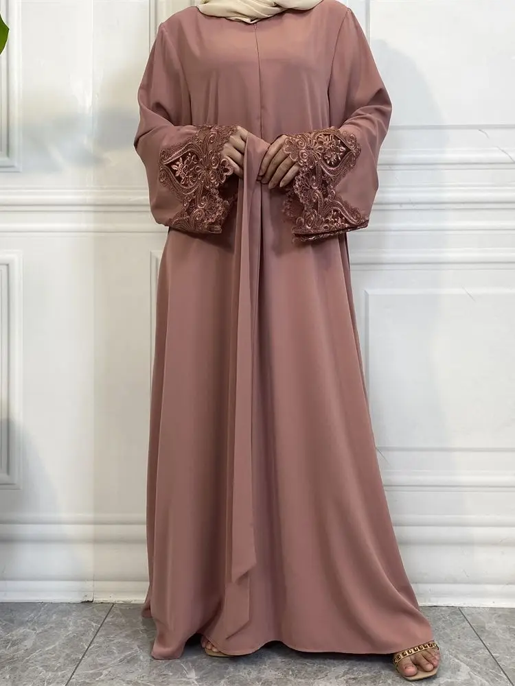 

Ramadan Eid Glossy Djellaba Muslim Dress Dubai Fashion Front Zipper Silky Abaya Lace Embroidery Muslim Robes Islam Robe WY1268