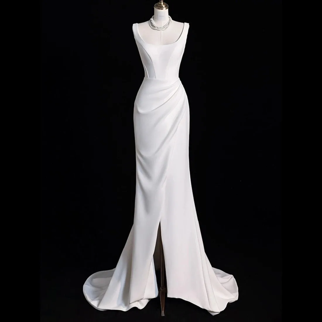 

Elegant Tight Pleated Satin Mermaid Wedding Dress Round Neck Customizable Robe 2025