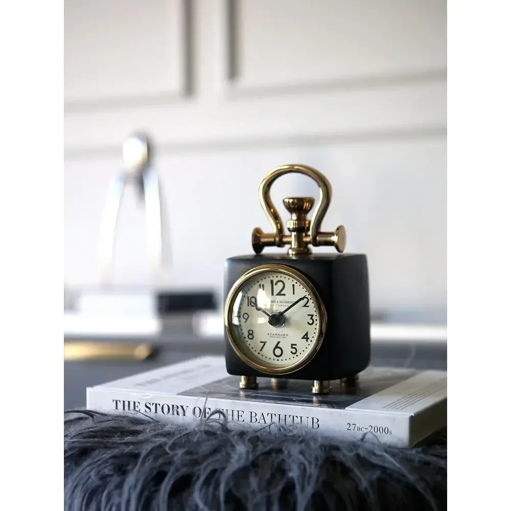 European Decor Digital Clock with Carry Handleoffice Retro Fashion Desktop Mini Alarm Clock Ornaments Living Room Decoration New