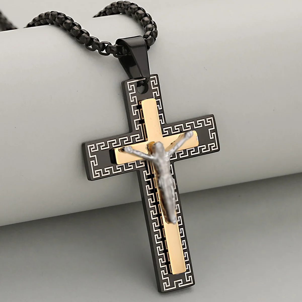 Niche Unique Relief Portrait Mixed-Color Stainless Steel Cross Pendant Necklace For Men And Women, Versatile & Eye-Catching