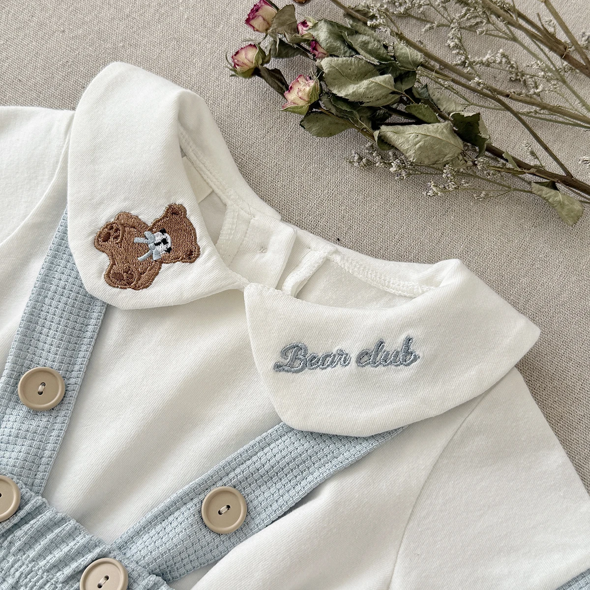 Zweiteiliges Sommer-Baby-Set für Jungen mit besticktem Bärenmuster, T-Shirt mit Slip, Kurzarm-Revers-Overall, geeignet für 0-18 Monate – Detail 6