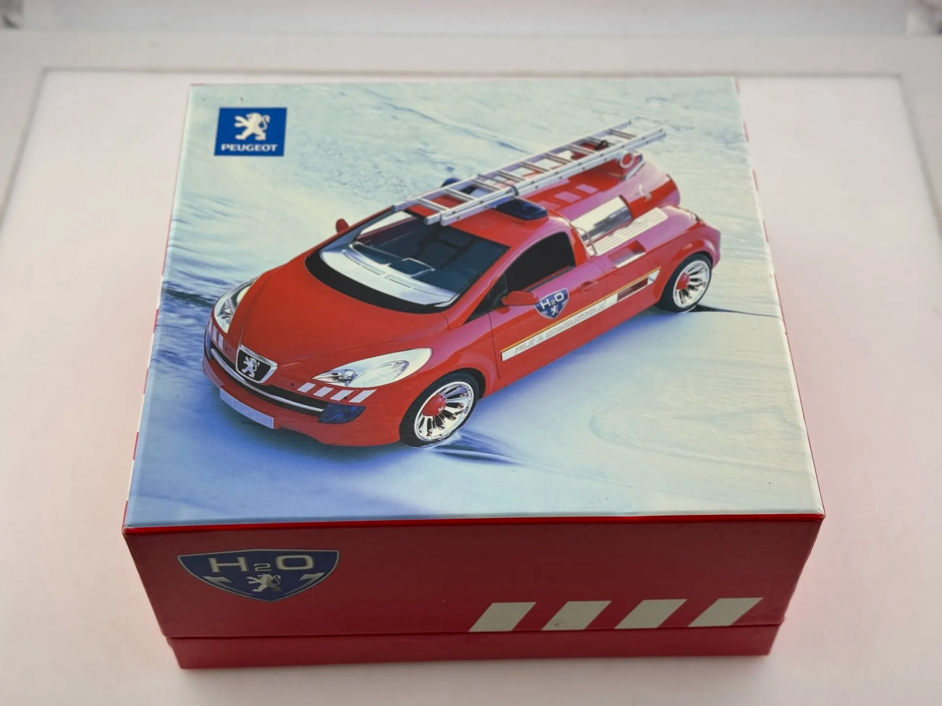 Defecto de superficie de pintura Diecast Norev, escala 1/43, Peugeot, motor de bomberos, modelo de coche de aleación, juguete para regalo coleccionable, adorno de exhibición de recuerdo