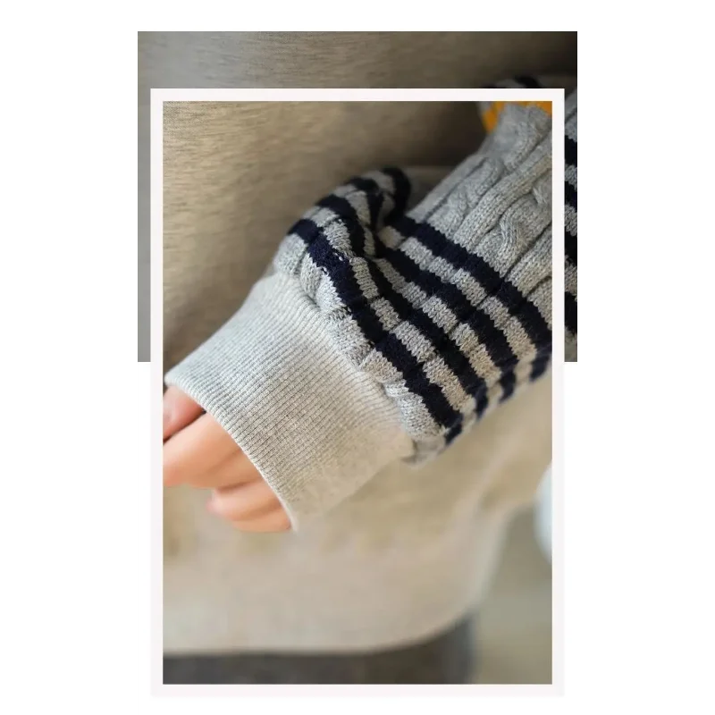 Damski sweter z okrągłym dekoltem na jesień i zimę, nowy, dzianinowy, łączony, luźny, w stylu \"lazy\", idealny do pracy, elegancki, casualowy top.