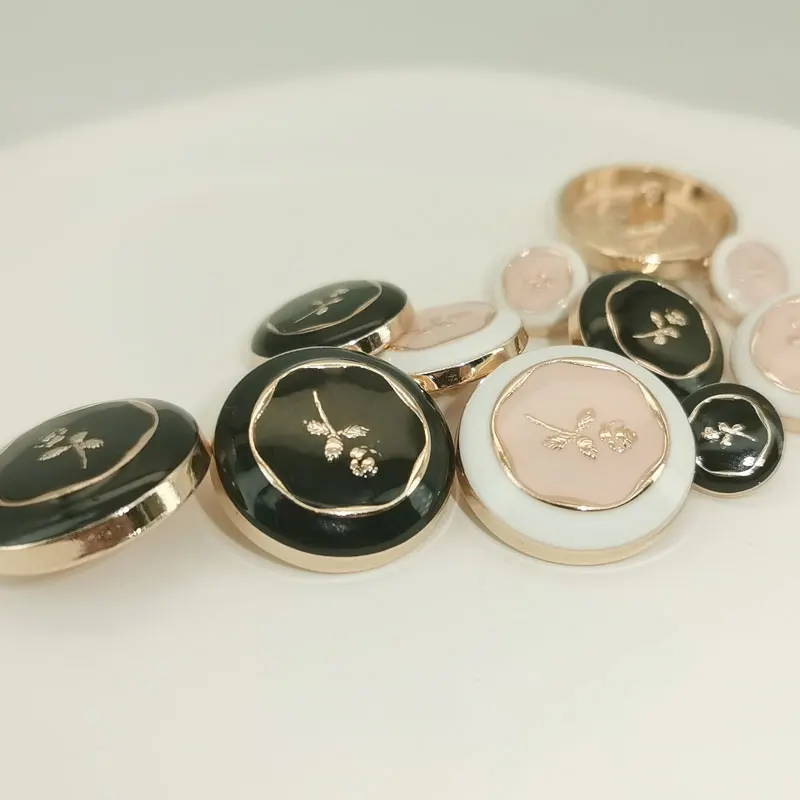 10 Stück 11,5/18/23 mm runde Metallknöpfe mit glattem Blumenmuster für Hemd, Mantel, Premium-Kleidungszubehör, Ersatzknopf – Detail 2