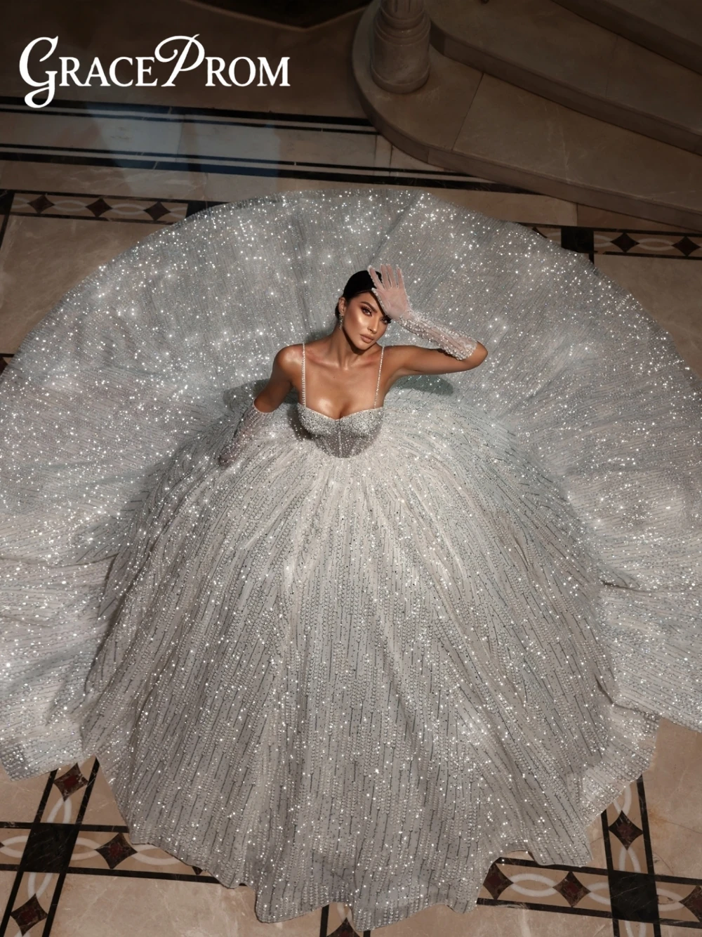 

New Luxury Beads Sparkly Ball Gown Sexy Spaghetti Straps Sheer Corset Elegant Princess Customized Wedding Dress Court Train