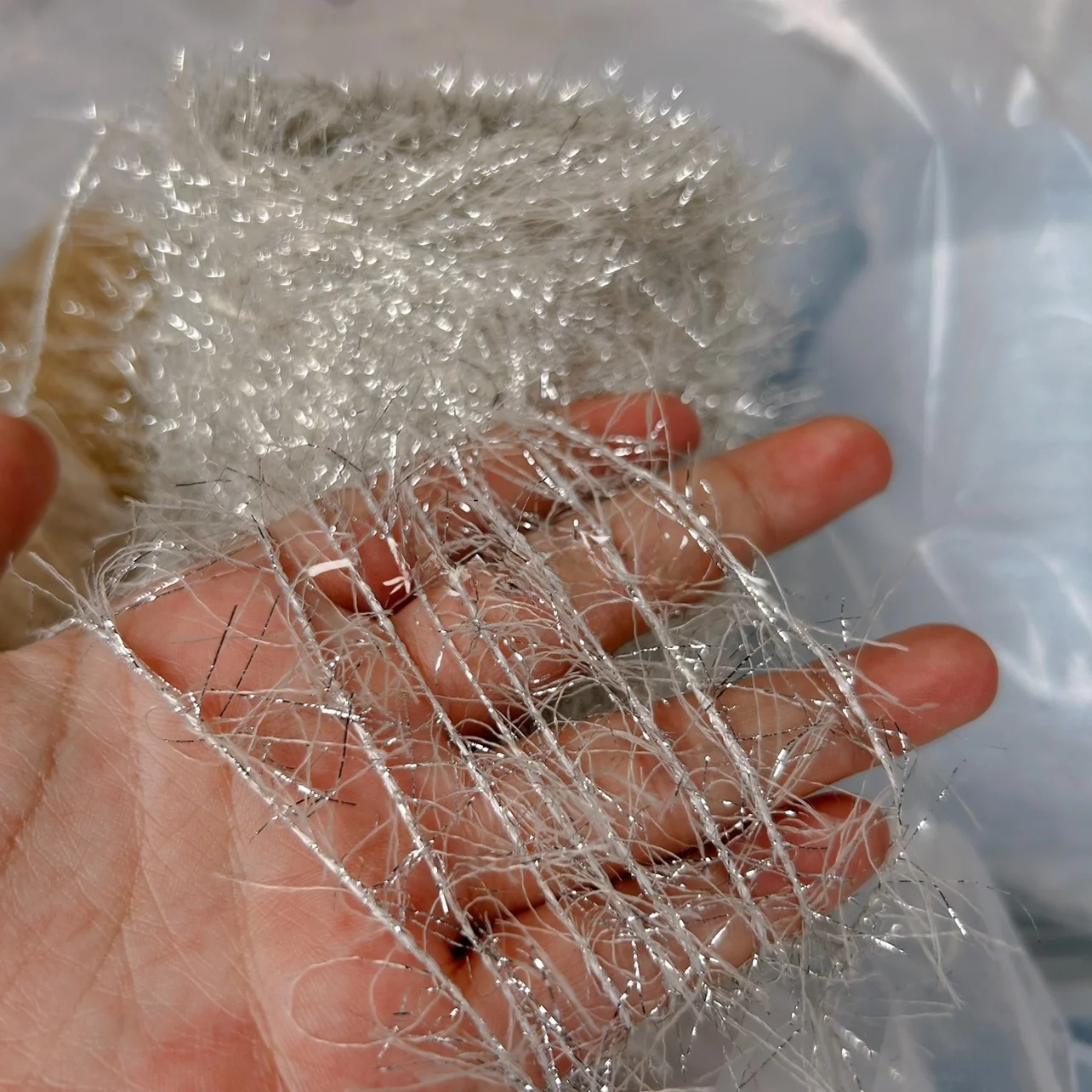 

Soft Silver Flaing Feather Yarn for Scarf And Sweater Knitting High End Long Hair Silk at Price of 500g Fuzzy Autumn Fabric