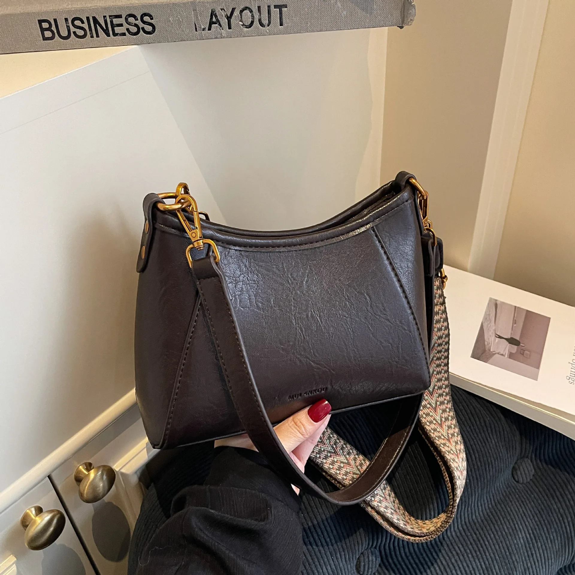 

2025 Vintage Shoulder Bag, Chic Top Handle Purse for Women, Fashion Underarm Crossbody, Minimalist Day to Night Tote, Textured