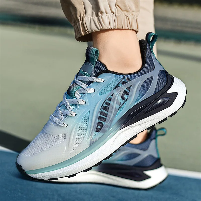 حذاء الجري Popcorn بنعال مسامية وخفيفة الوزن، مما يوفر دعمًا ممتازًا. النعل الخارجي الناعم مناسب للخارج