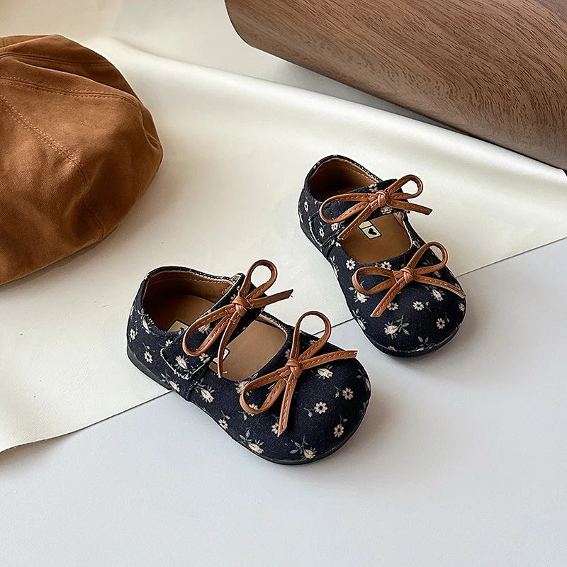 Niedliche Blumenschuhe für Kinder mit einfachen Schleifen, Mädchen-Prinzessin-Mokassins, süße 2025, Herbst-Neue Kinder-Flache Schuhe, runde Zehen, weiche Sohle