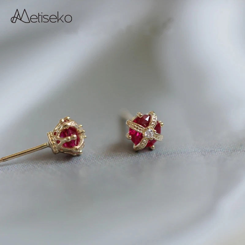 

Metiseko 925 Sterling Silver 14K Yellow Gold Plated Crown Earrings Exquisite Ruby Colour Cubic Zirconia Stud Earrings for Women