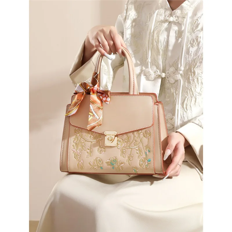 New Style Style Embroidery Mom Bag2024New Temperament Commute Middle-Aged Women's Messenger Handbag