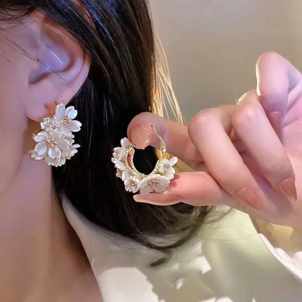Big Flower Pearl Petal Earrings Luxury New Trendy Design French Petal Stud Earrings Retro Style Earrings Accessories Daily Life