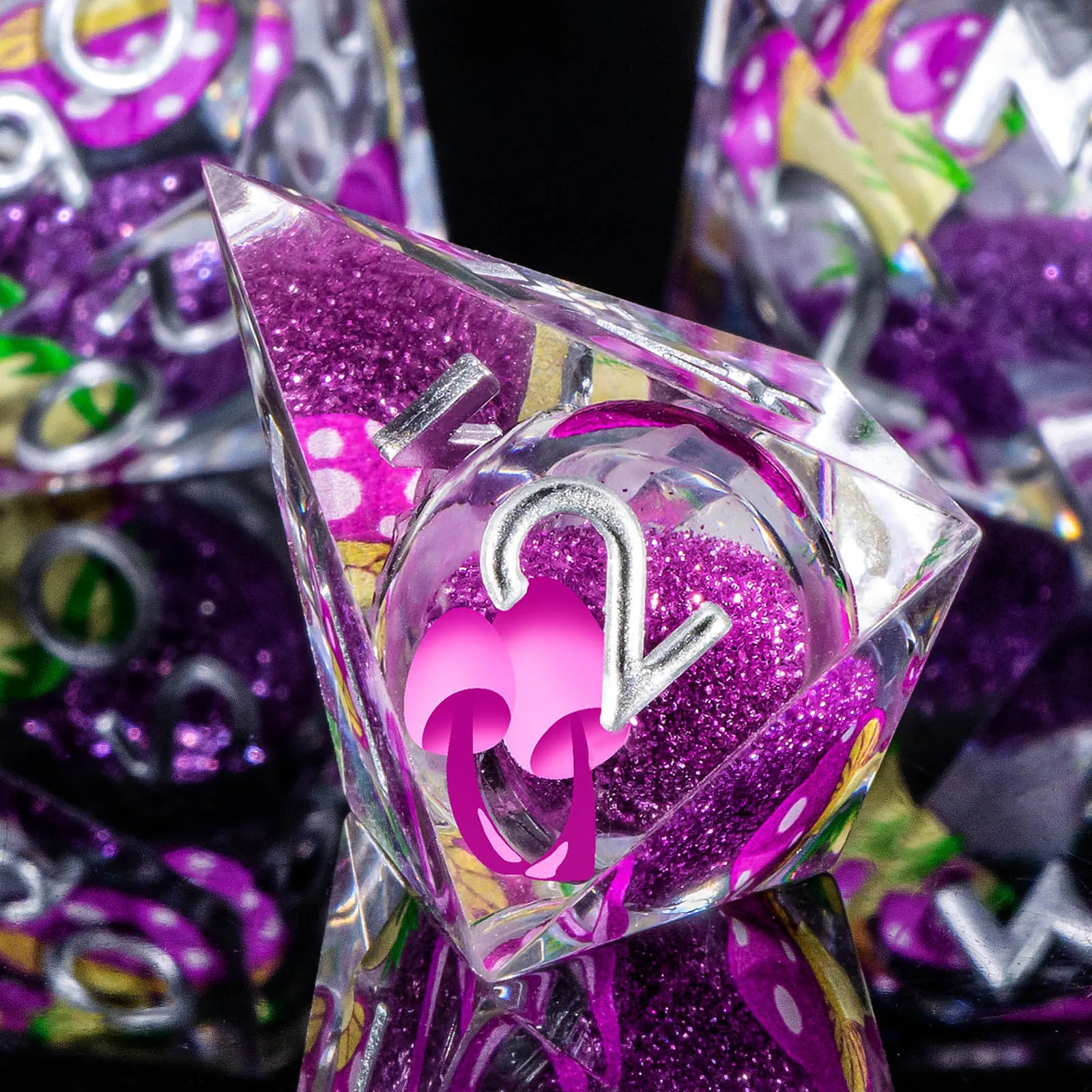 النرد الأساسي السائل للفطر، 7 قطع من مجموعة نرد الراتنج ذات الحافة الحادة DND للزنزانة والتنين، لعب الأدوار D&D D20 D12 D10 D8 D6 D4 #4