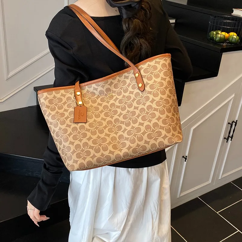 

Girlish European Crossbody Bag, Trendy Design And Fashionable For Women's Commuter Needs With Elegance