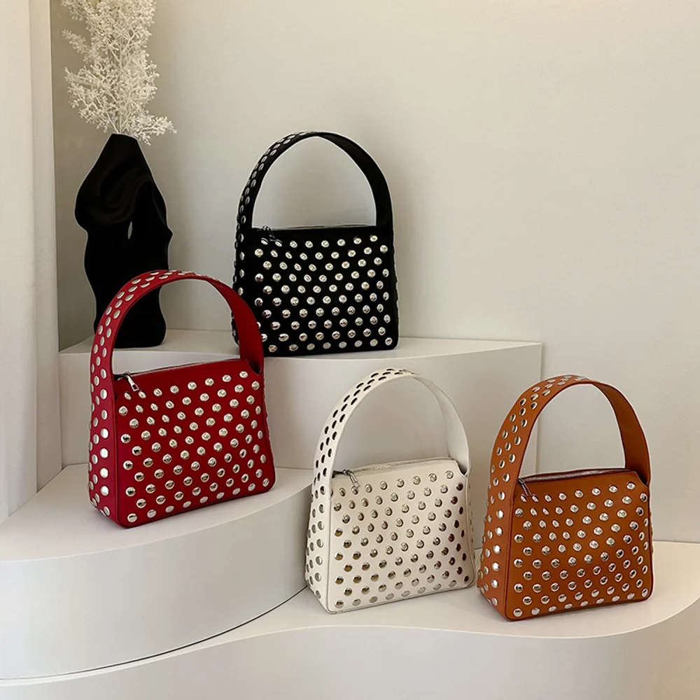 Хит продаж, женская большая вместительная новая повседневная персонализированная модная универсальная сумка на плечо с заклепками в мотоциклетном стиле