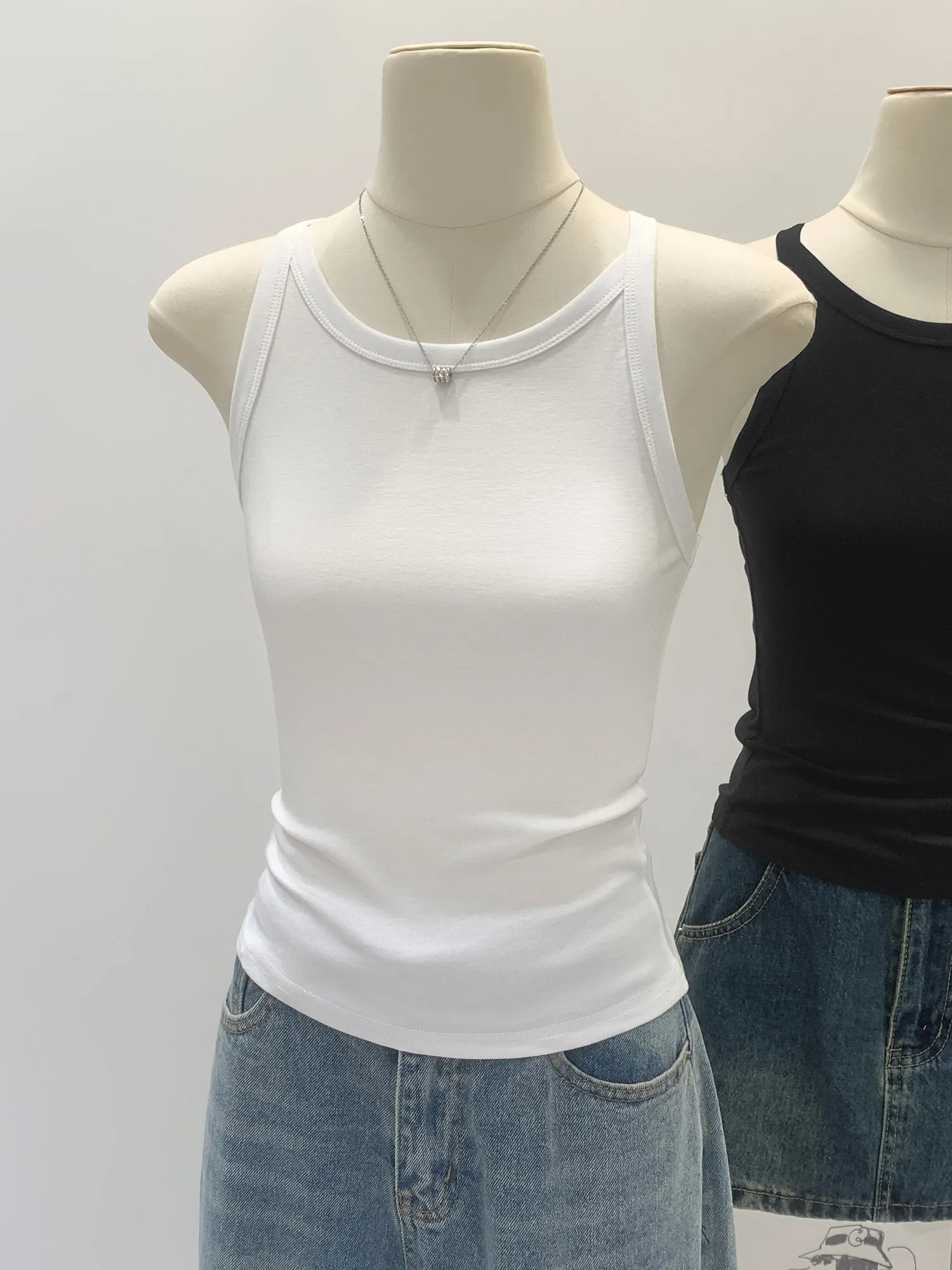 American Style Spicy Girl White Micro Elastic Work Number Sleeveless Vest Women Summer Outdoor Wear 2026 New Chic Delicate Li...