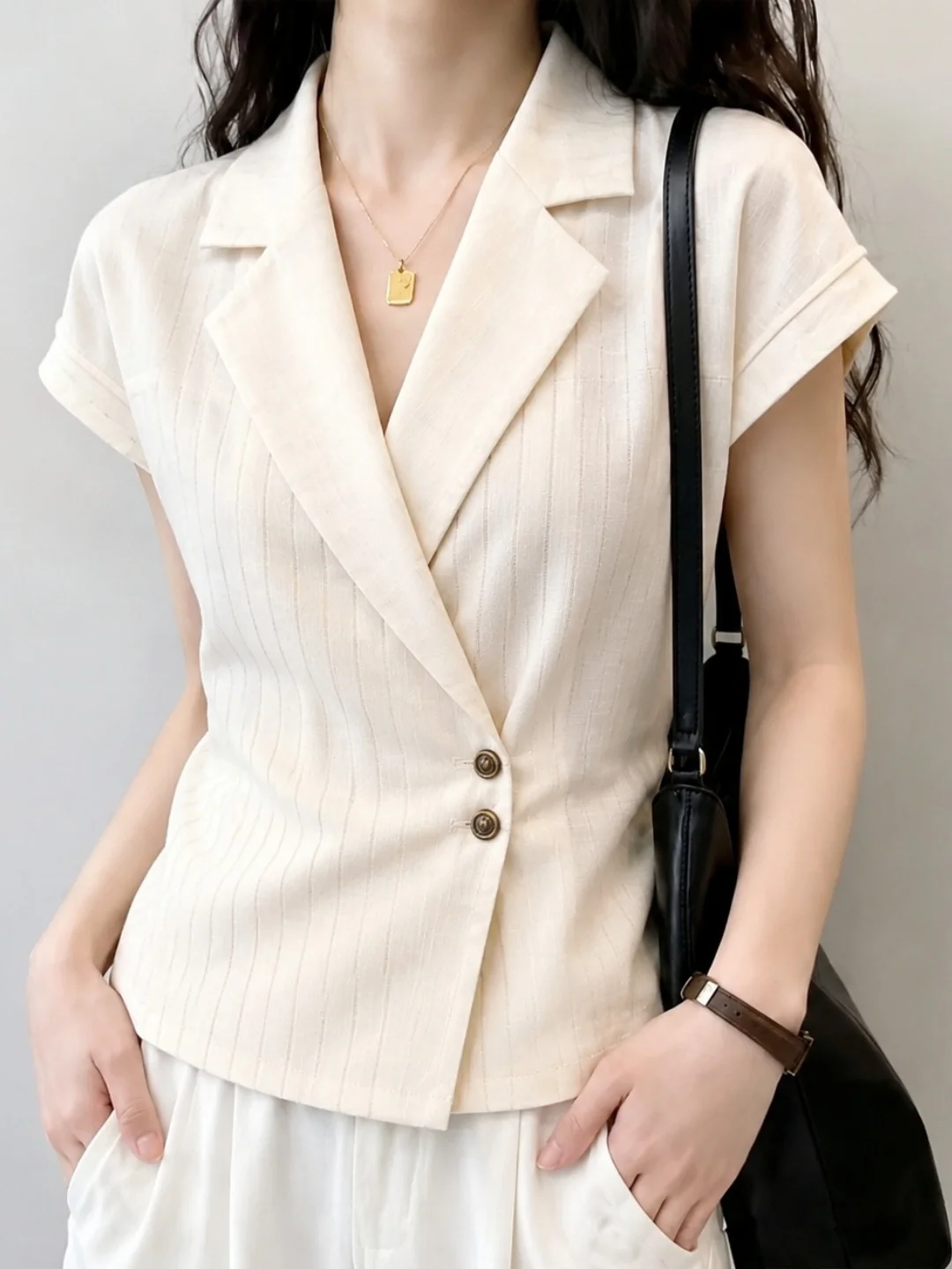 

Chic Short Sleeve Shirt Women's Slimming Waist Design Commute Versatile Korean Style Straight Cut Silk Top Summer 2026
