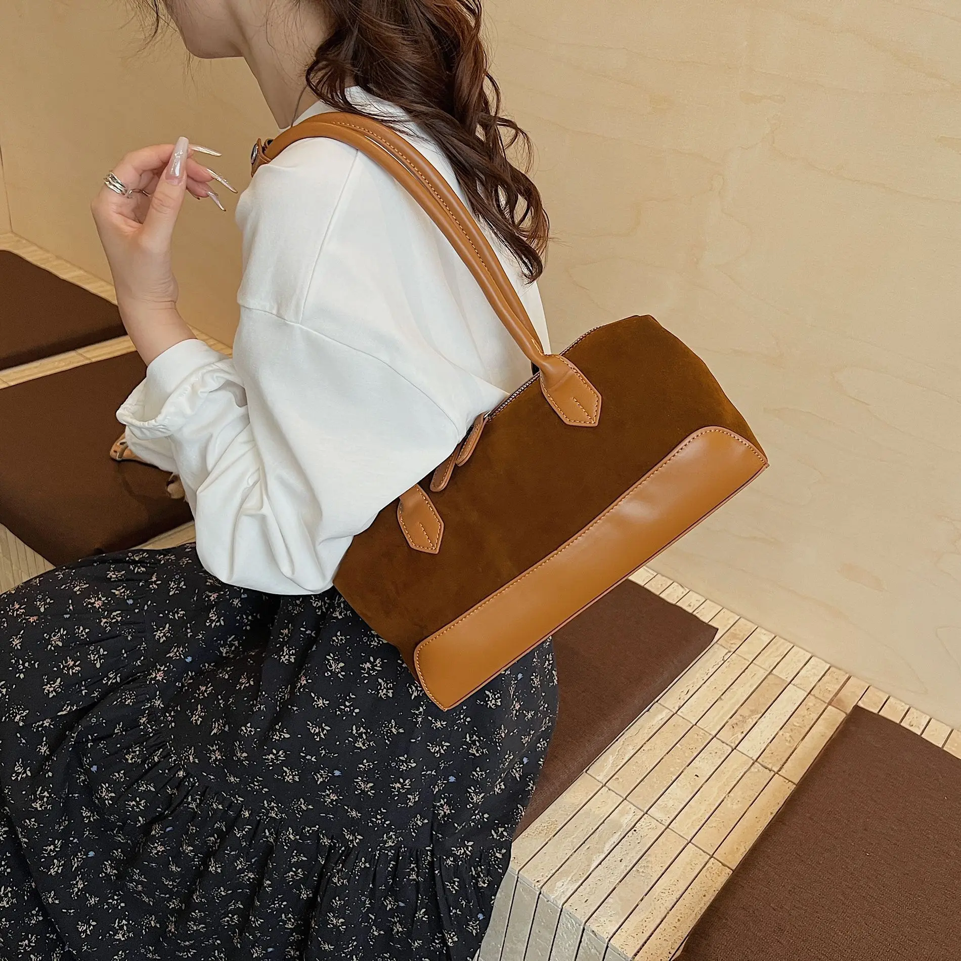 

2025 New Retro Contrasting Underarm Bag Female Sen Meng Korean Version Portable Boston Bag Large-capacity Shoulder Bag