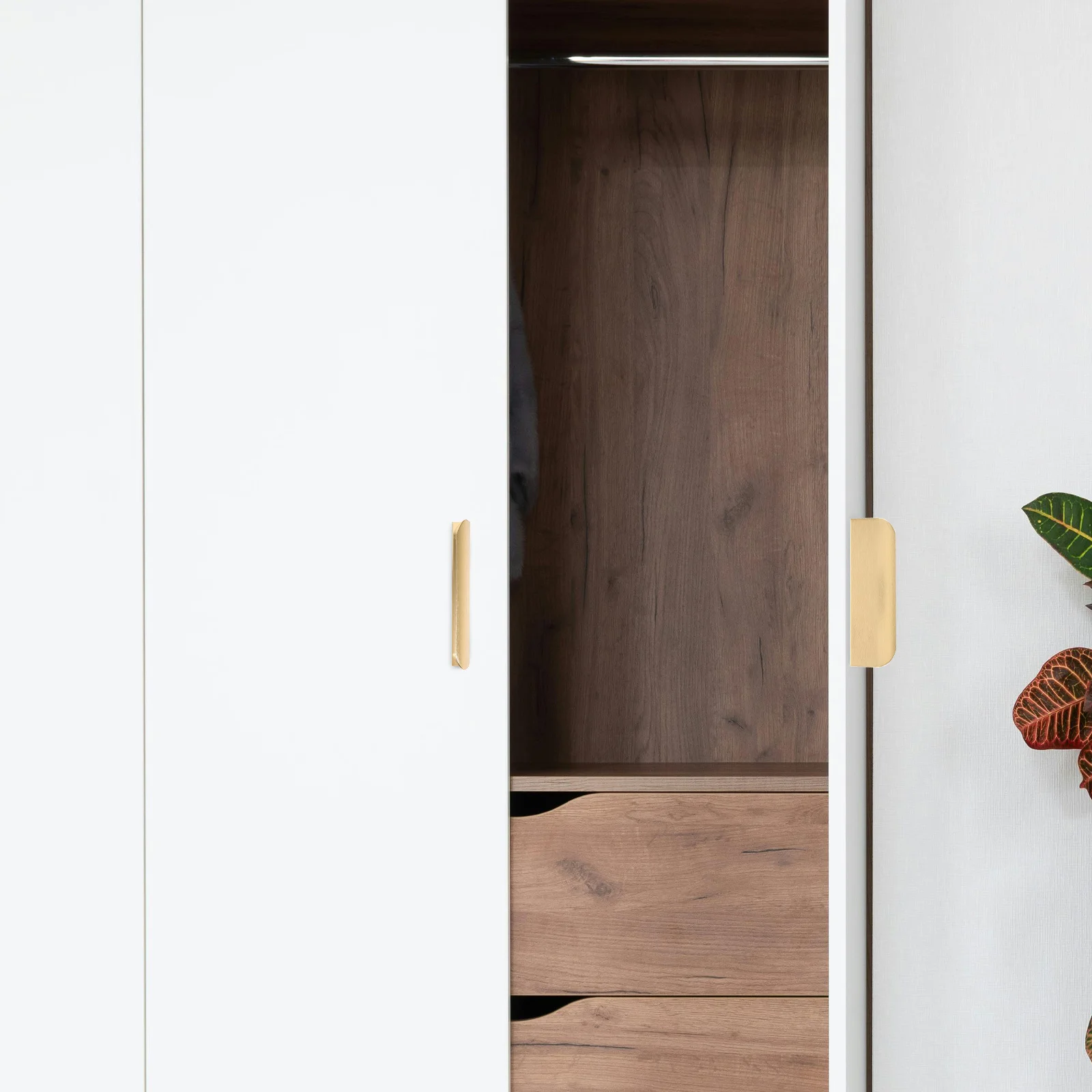 

5Pcs Nordic Style Concealed Long Cabinet Handles No Drill Finger Edge Pulls Modern Hidden Pulls for Kitchen Wardrobe Drawers