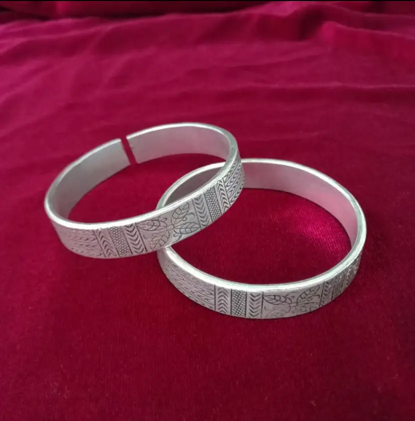 1pair  Original Handmade Ethnic Style Headwear Simple and Simple Carved Miao Silver Bracelet