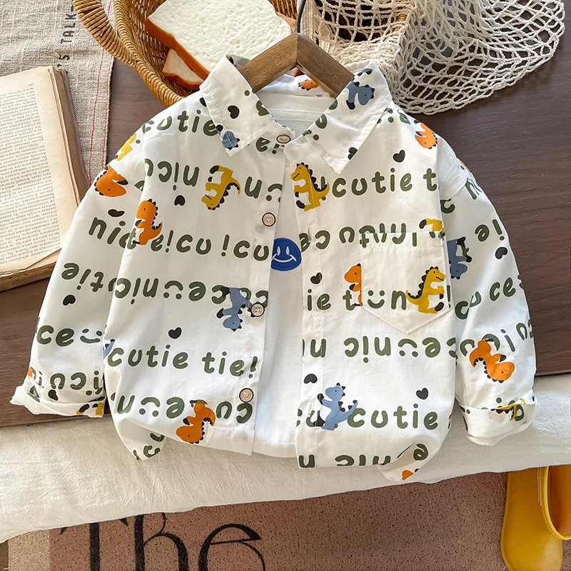 

Куртка-рубашка с динозавром для мальчиков, новинка 2025 года, стильная детская осенняя рубашка с длинными рукавами и лацканами с надписью, тонкий стиль для мальчиков и малышей