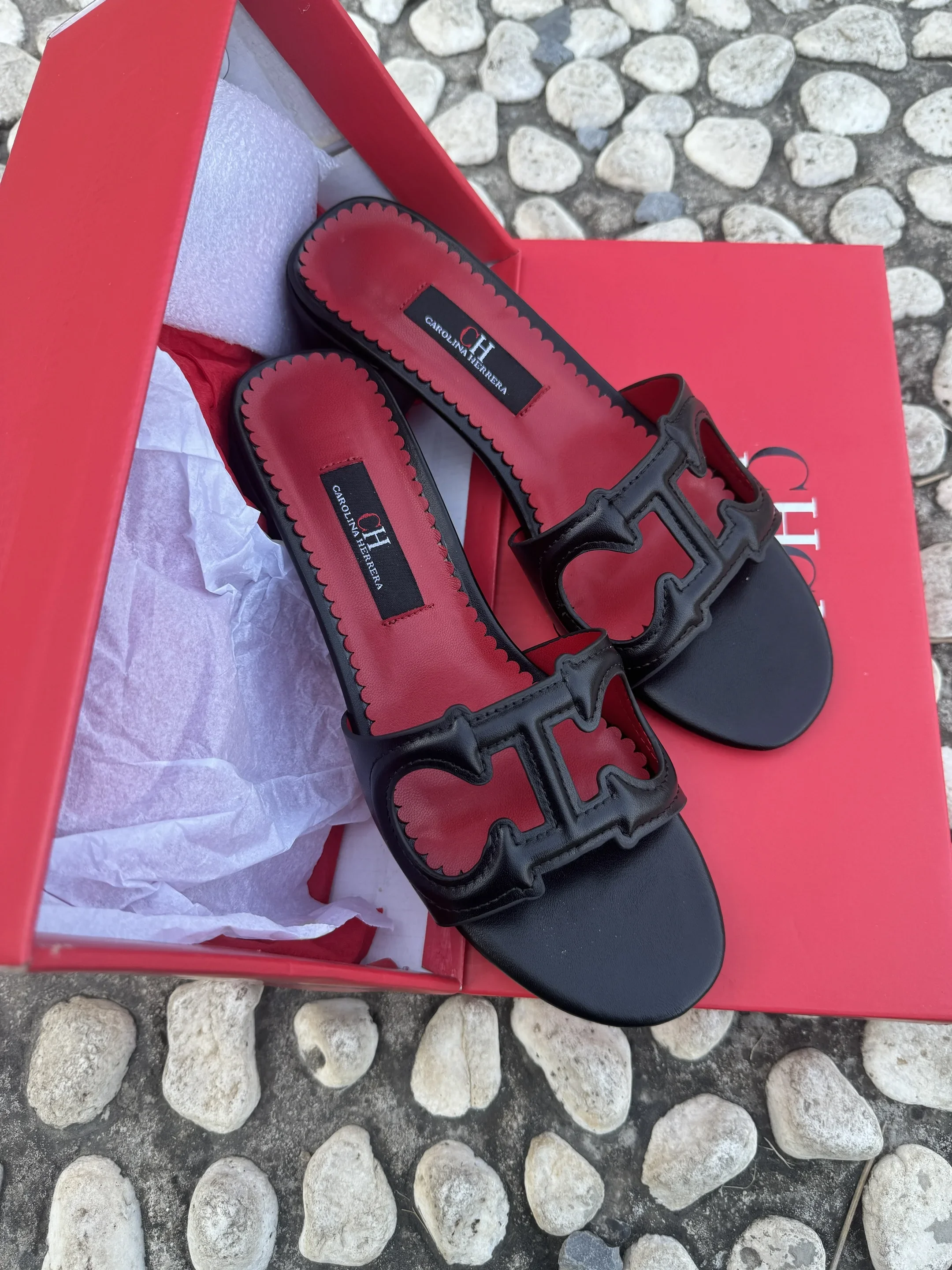 CH New Slippers Women's Home Slippers Wearable Flat 2025 Simple Style sandals Openwork Design Elegant Lady Shoes image 4