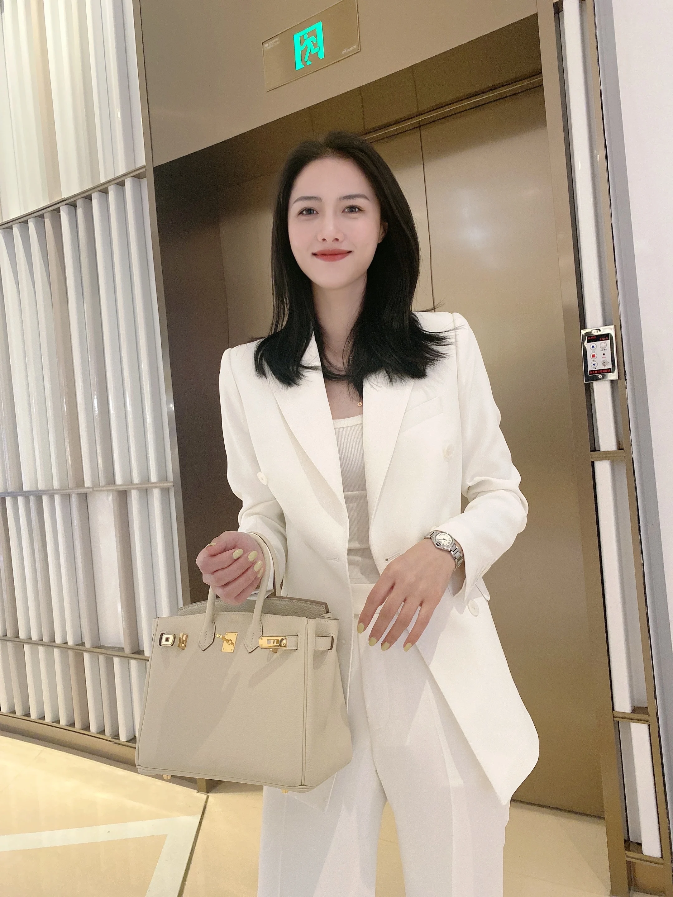 

Новый летний льняной костюм с жемчужным декором: приталенный пиджак и брюки прямого кроя, женский, двубортный, для офиса, с длинными рукавами