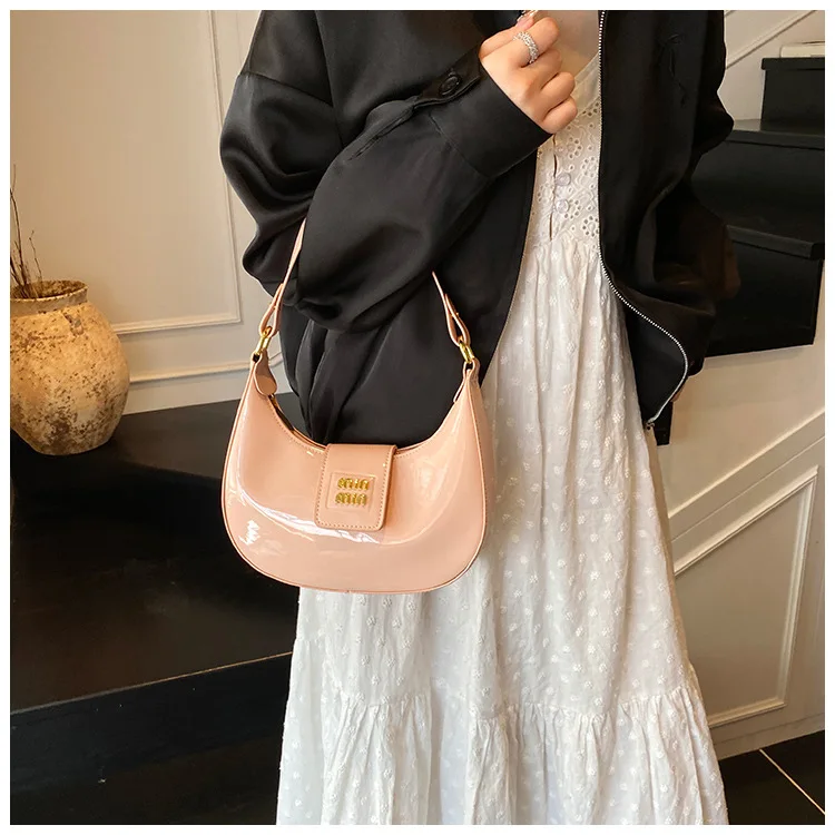 

2025 new underarm bag women's shoulder messenger bag fashion trend dumpling bag versatile women's bag high sense