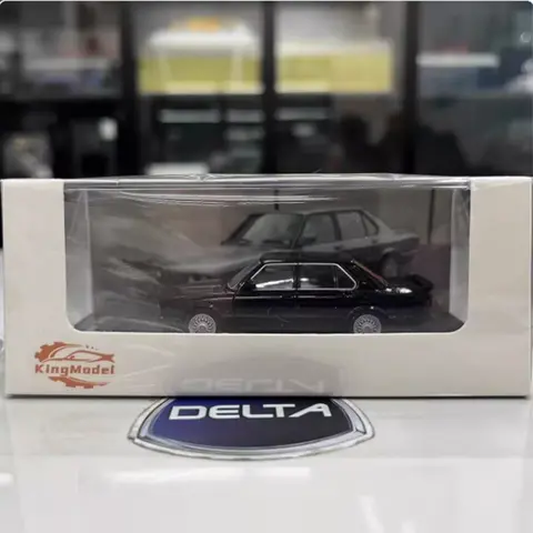 Diecast 1:64 Skala M5 E28 Fyradörrars Simulering Legeringsbilmodell Statisk Display Samlarleksak Present Souvenir Dekration 8 best sales M5 pressgjuten - №7