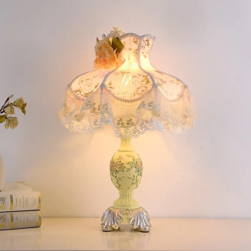 Factory direct sales European desk lamp bedroom bedside lamp princess creative Korean wedding room lamp cute lace wedding gift
