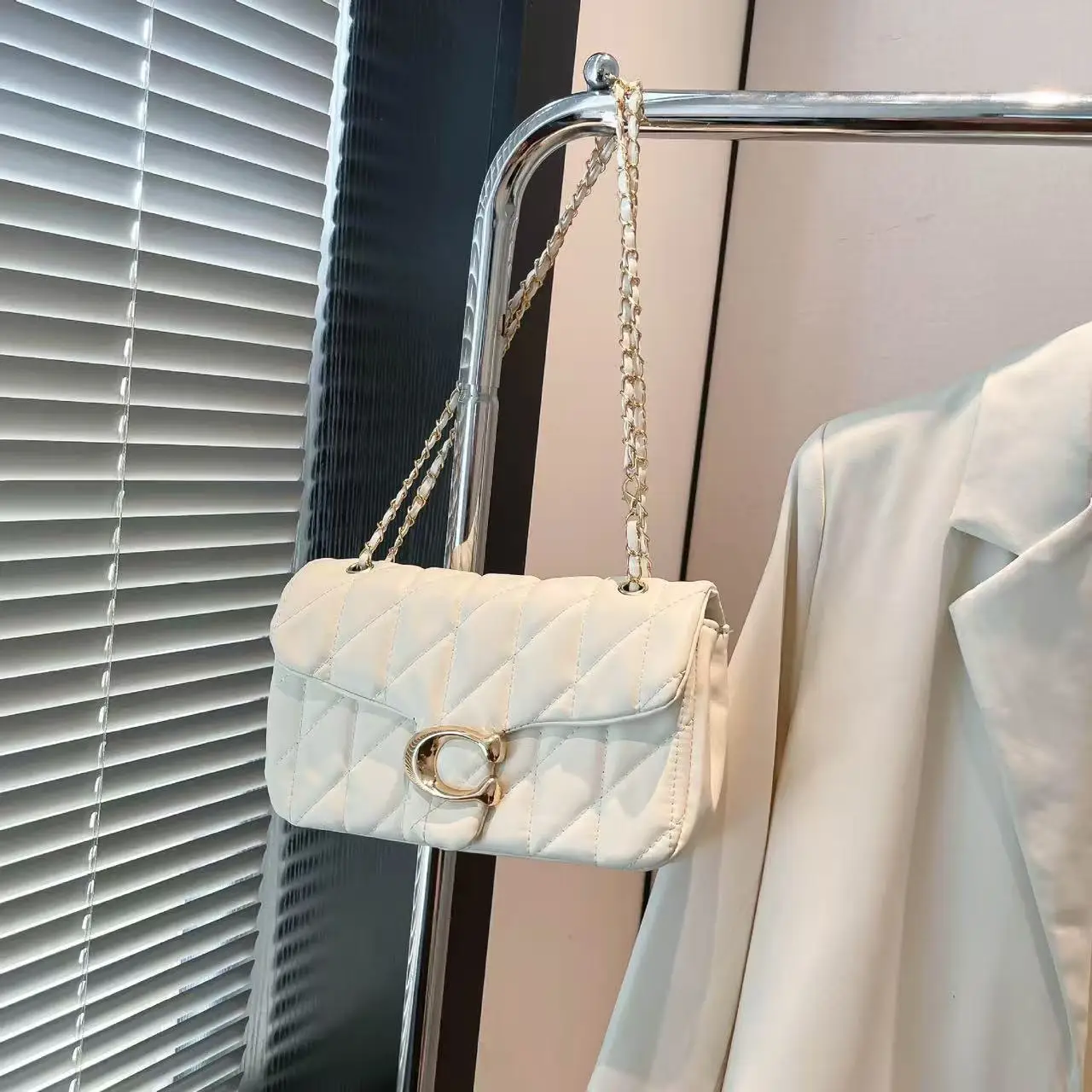 جودة بو الجلود الفتيات حقيبة كتف أزياء فاخرة المرأة سلسلة حقيبة يد العلامة التجارية خفيفة الوزن التنقل حقيبة شرابة أكياس مربعة